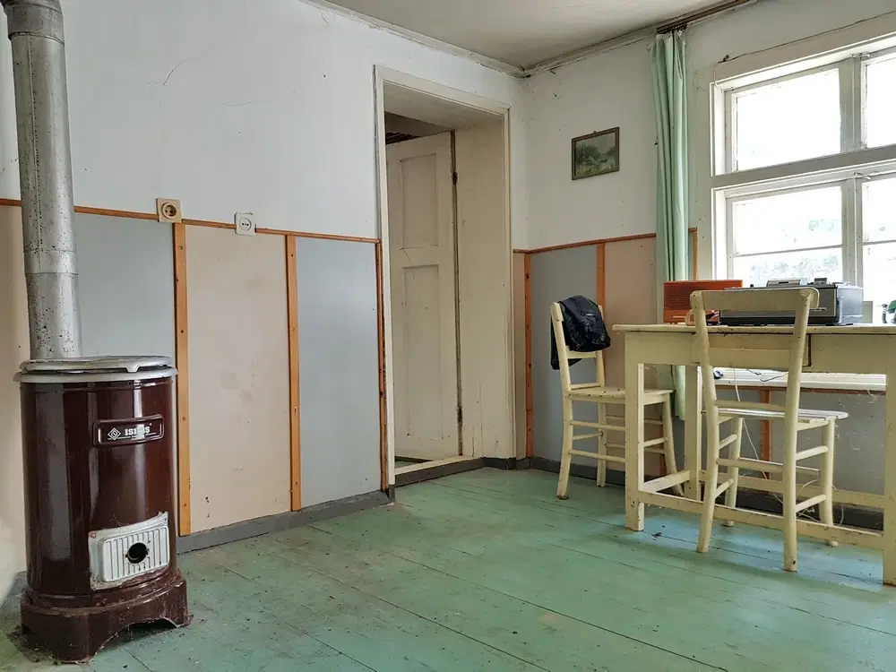 Huis met twee verdiepingen + 660 m² grond in Karan Varbovka - Bulgarije