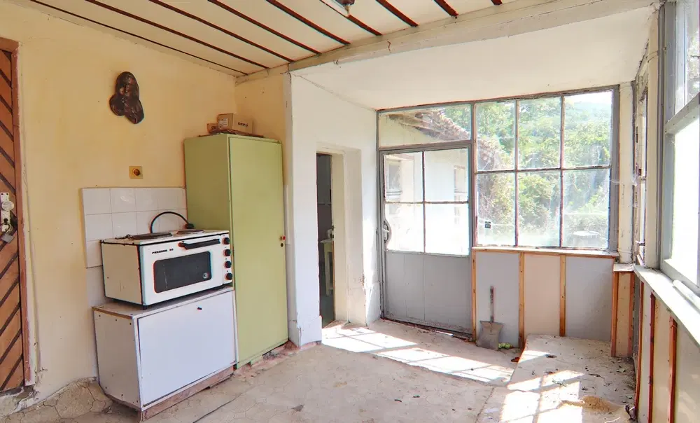 Huis met twee verdiepingen + 660 m² grond in Karan Varbovka - Bulgarije