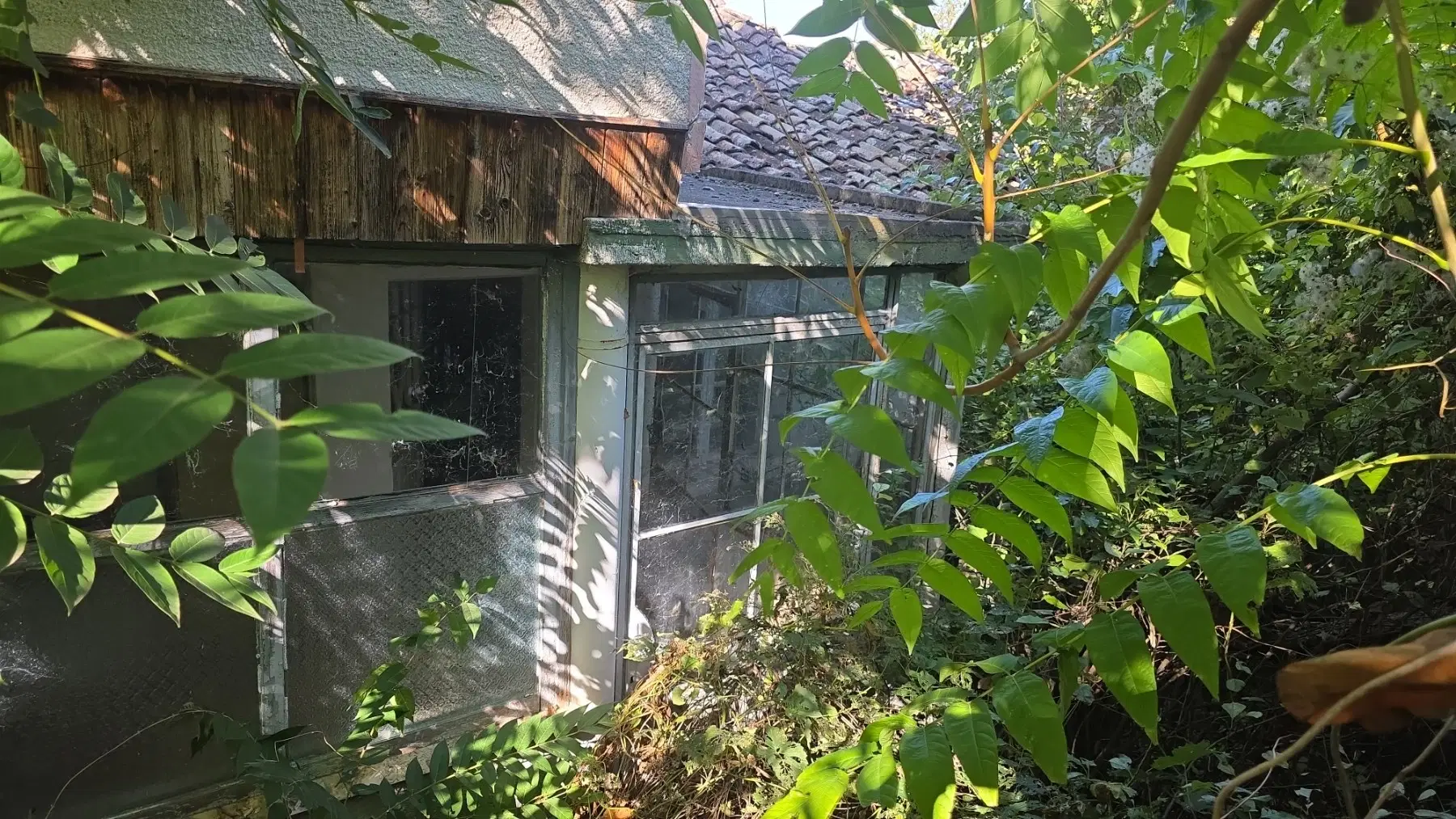Huis met twee verdiepingen + 660 m² grond in Karan Varbovka - Bulgarije