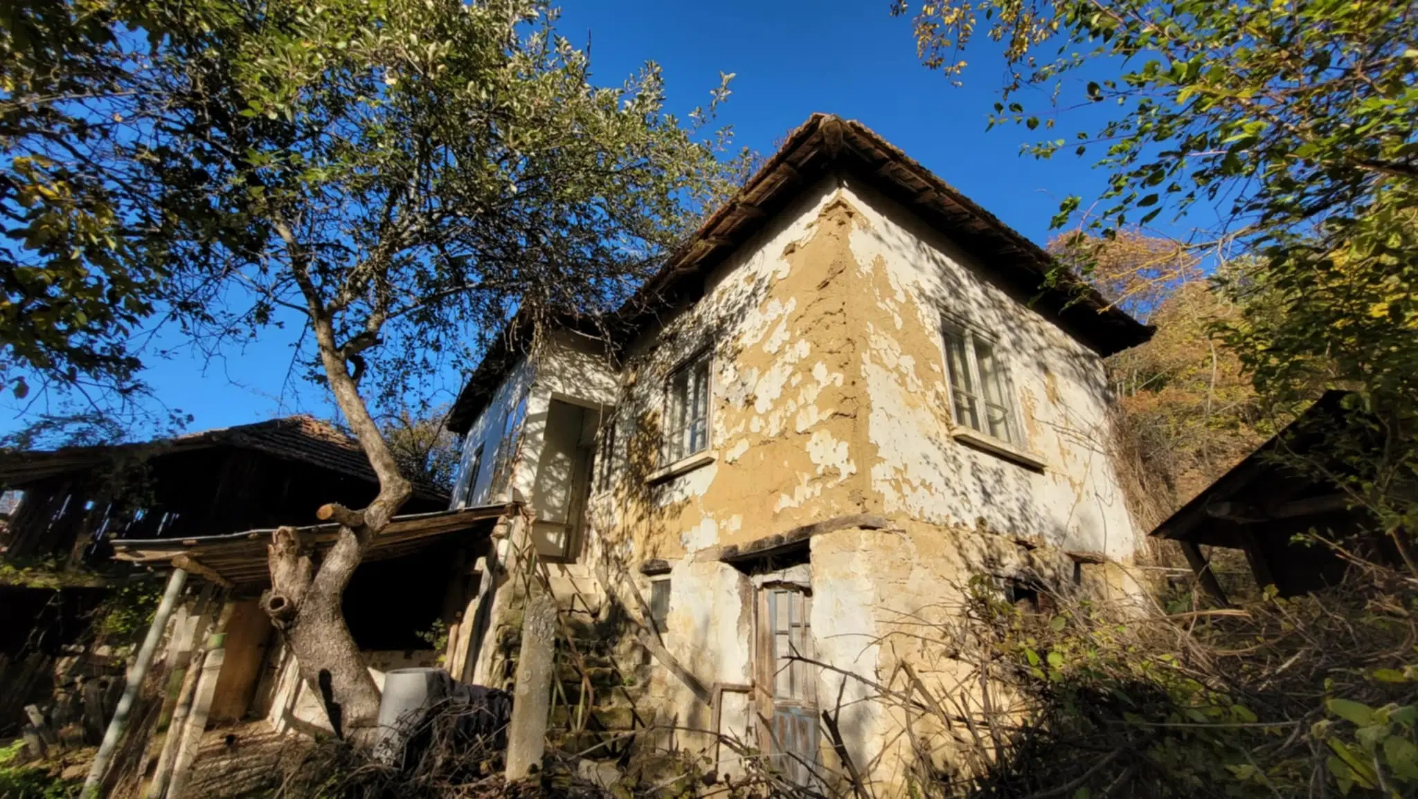Huis met een perceel van 3.995 m² en bijgebouwen in Kosta Perchevo - Bulgarije