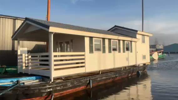 Moderne Woonboot / Woonark te Heeg